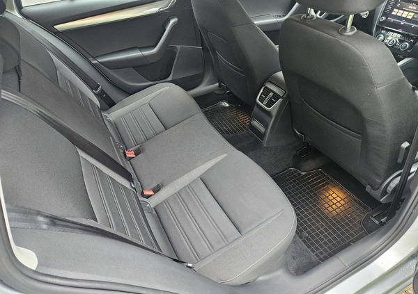 Skoda Octavia cena 49900 przebieg: 174000, rok produkcji 2018 z Gorlice małe 301